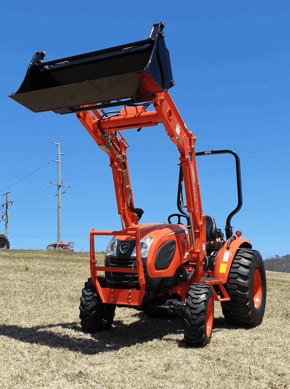 Kioti CK3710HST tractor with 4in1 bucket - Image 2