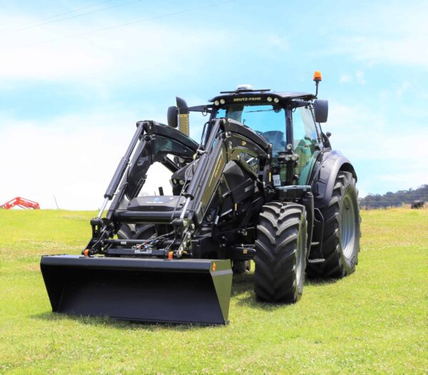 SOLD - DEUTZ FAHR WARRIOR AGROTRON TTV6165 4WD CAB TRACTOR - Image 3