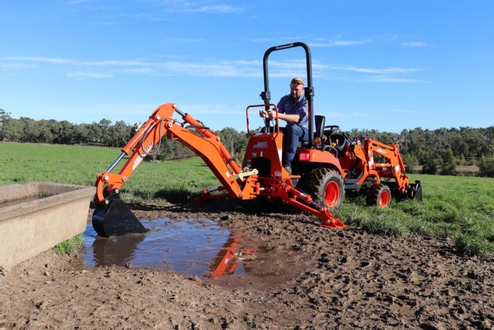 Kioti CS2610 with 4in1 and Backhoe