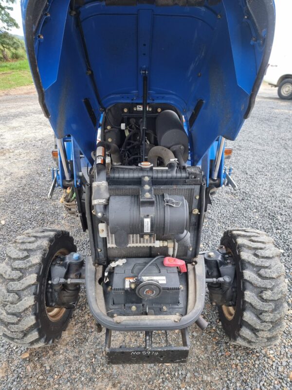 SOLD - Used New Holland BOOMER 35 with 4in1 bucket and Kanga Slasher - Image 10