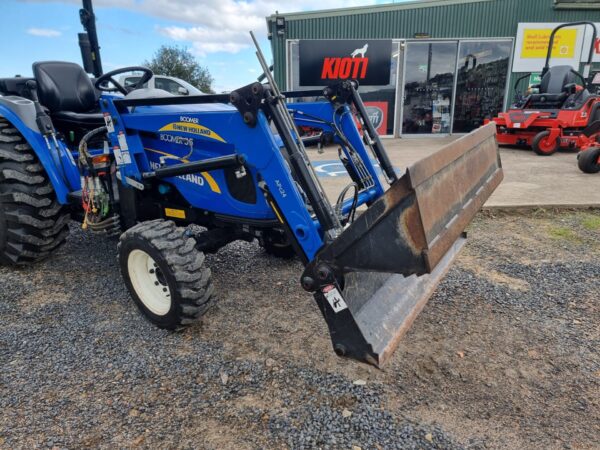 SOLD - Used New Holland BOOMER 35 with 4in1 bucket and Kanga Slasher - Image 13