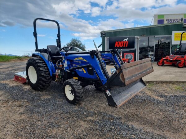 SOLD - Used New Holland BOOMER 35 with 4in1 bucket and Kanga Slasher - Image 14