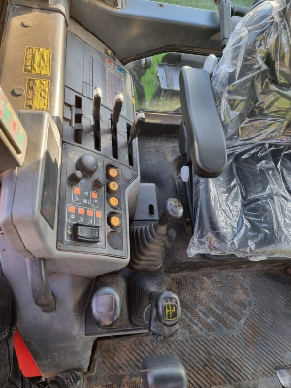 SOLD- Used SAME SILVER 100.6 - 100hp 6 cylinder, Cab tractor with Loader ! - Image 6