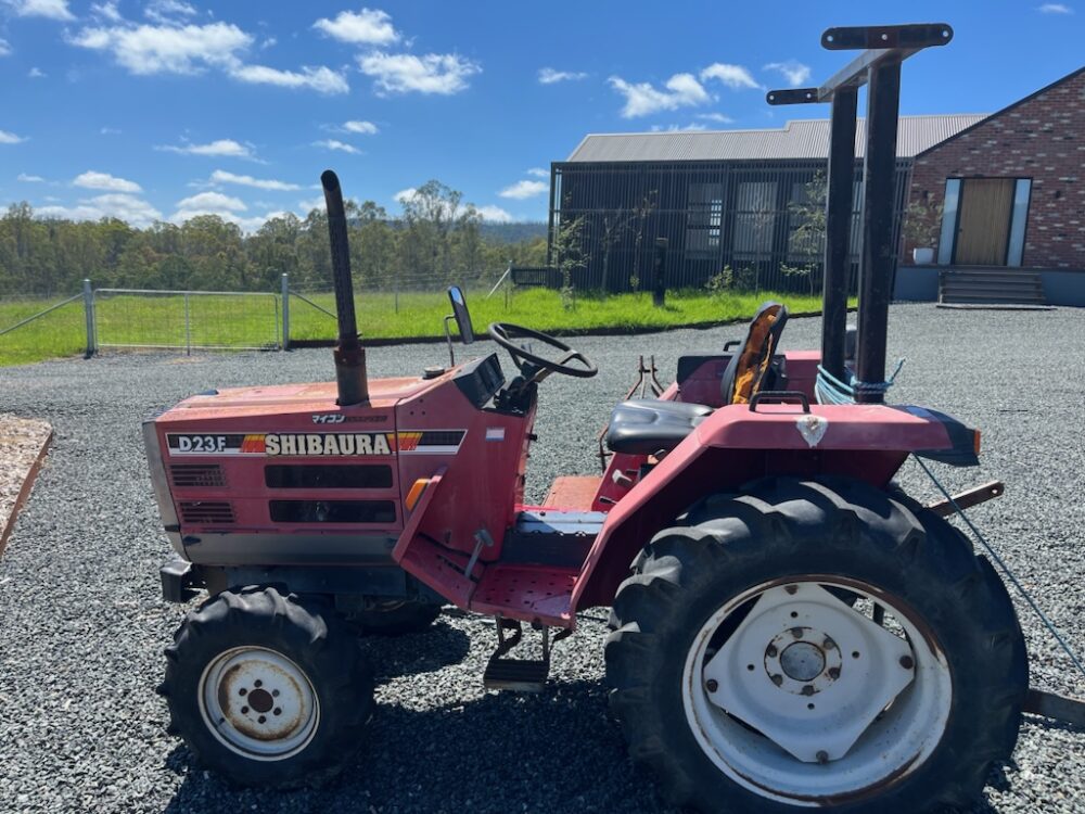 SOLD - Used Shibaura D23F Tractor with Slasher - Image 4