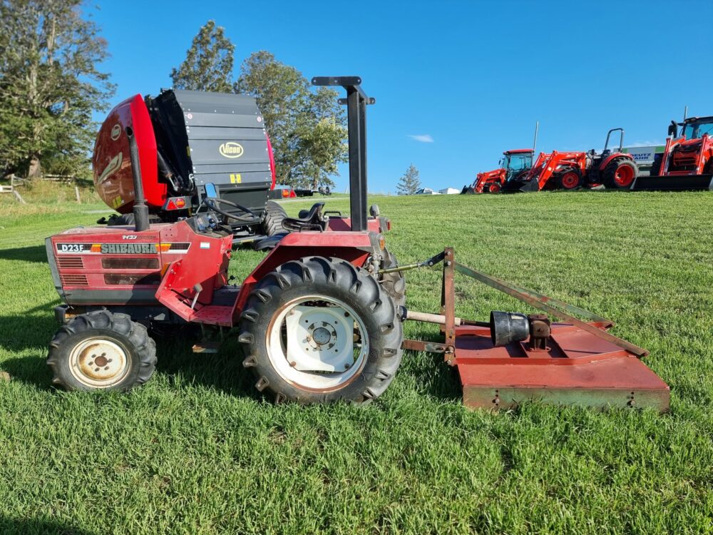 SOLD - Used Shibaura D23F Tractor with Slasher - Image 2