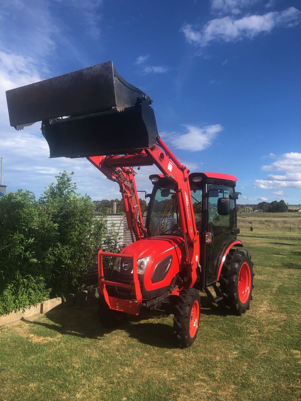 Used Kioti CK4220HST Cab tractor with 4in1 bucket