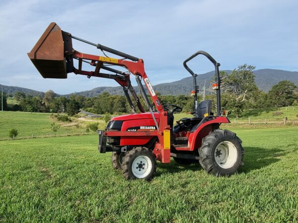SOLD - Shibaura ST324HST 4wd tractor with bucket fitted - Image 7