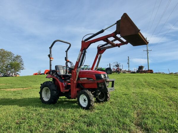 SOLD - Shibaura ST324HST 4wd tractor with bucket fitted - Image 8