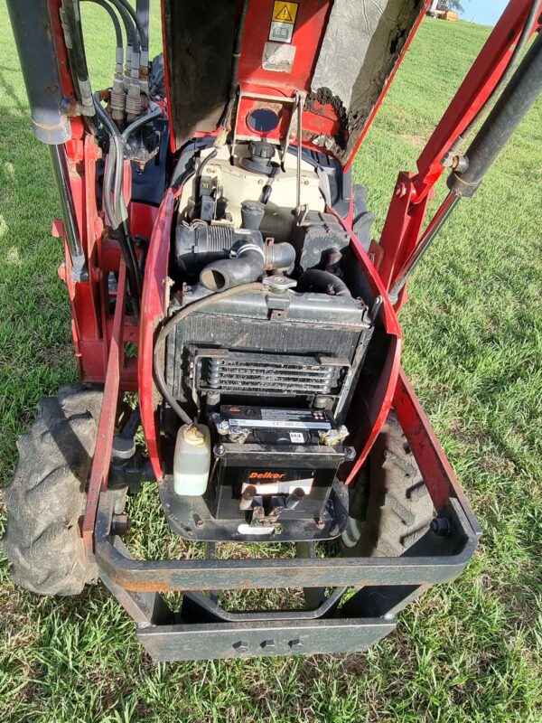 SOLD - Shibaura ST324HST 4wd tractor with bucket fitted - Image 9
