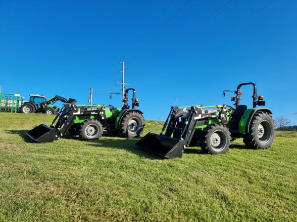 Deutz Agrolux 310 60hp tractor with loader and 4in1 bucket fitted - Image 2