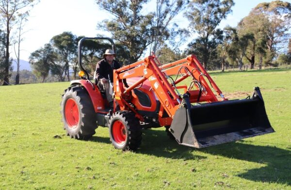 Kioti DK5810HST Tractor fitted with 4in1 bucket - Image 5