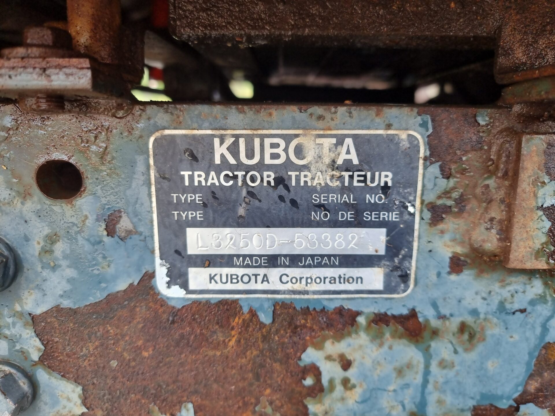 Kubota L3250 4wd tractor with 4in1 bucket - Image 6