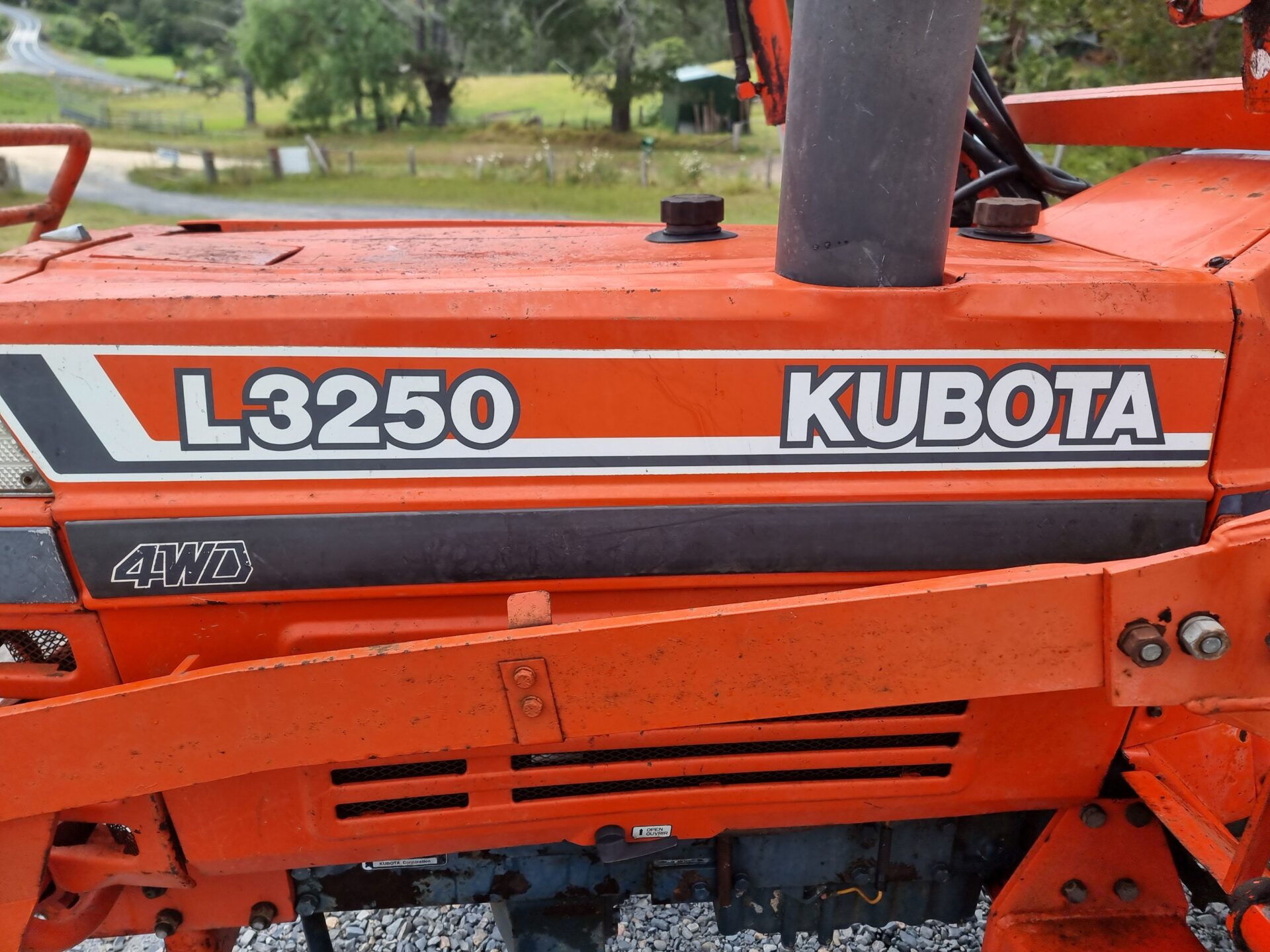 Kubota L3250 4wd tractor with 4in1 bucket - Image 7