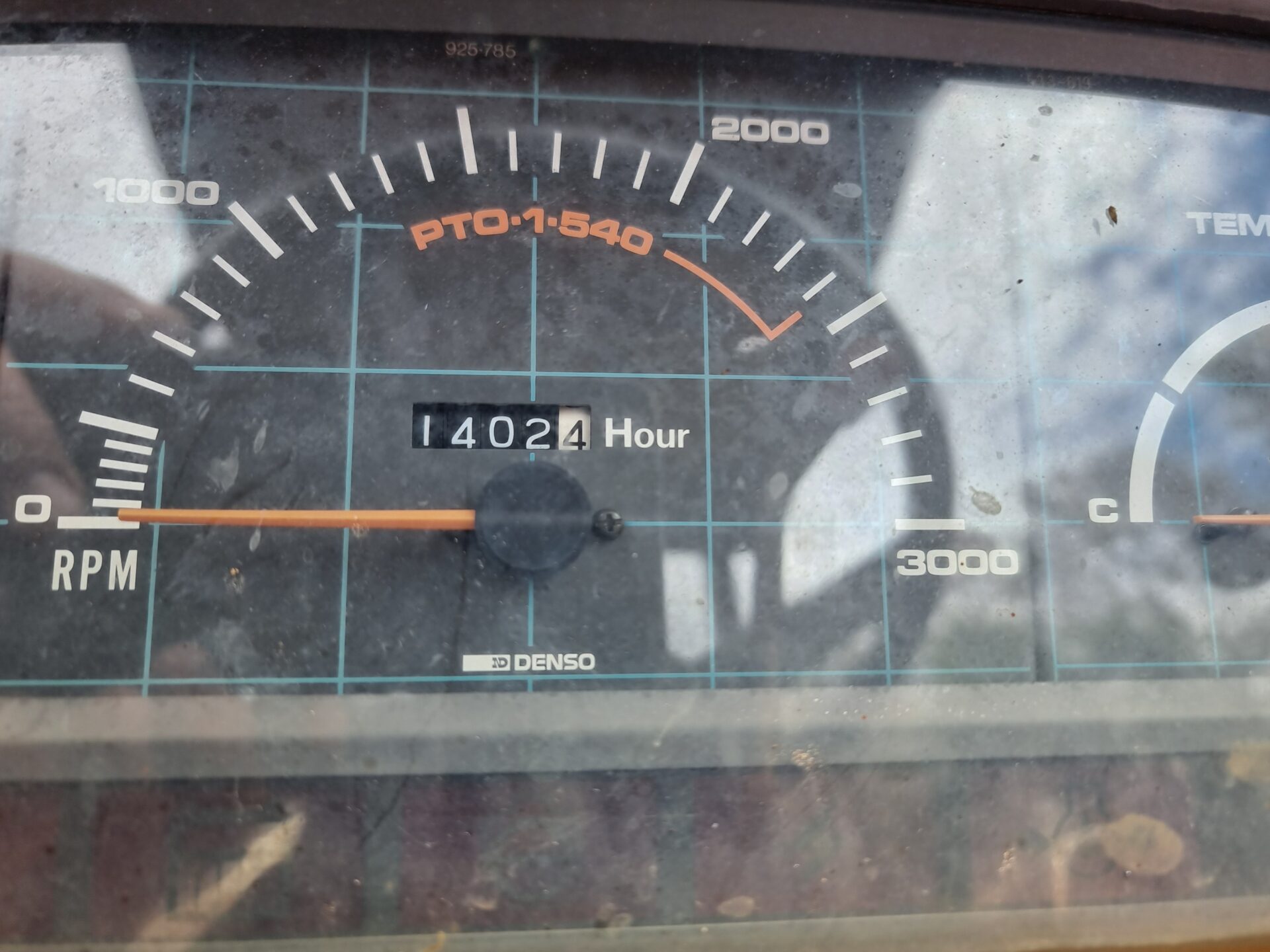 Kubota L3250 4wd tractor with 4in1 bucket - Image 8