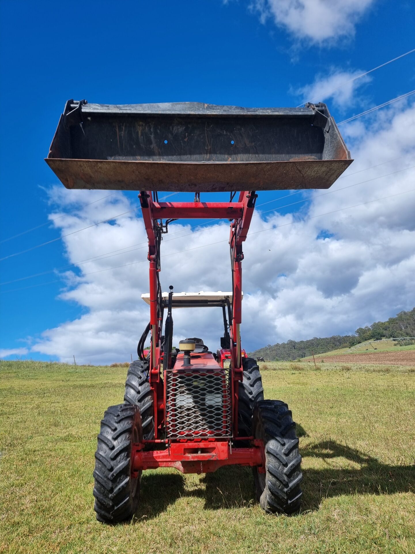McCormick MB85 4wd tractor with loader and 4in1 bucket - Image 3
