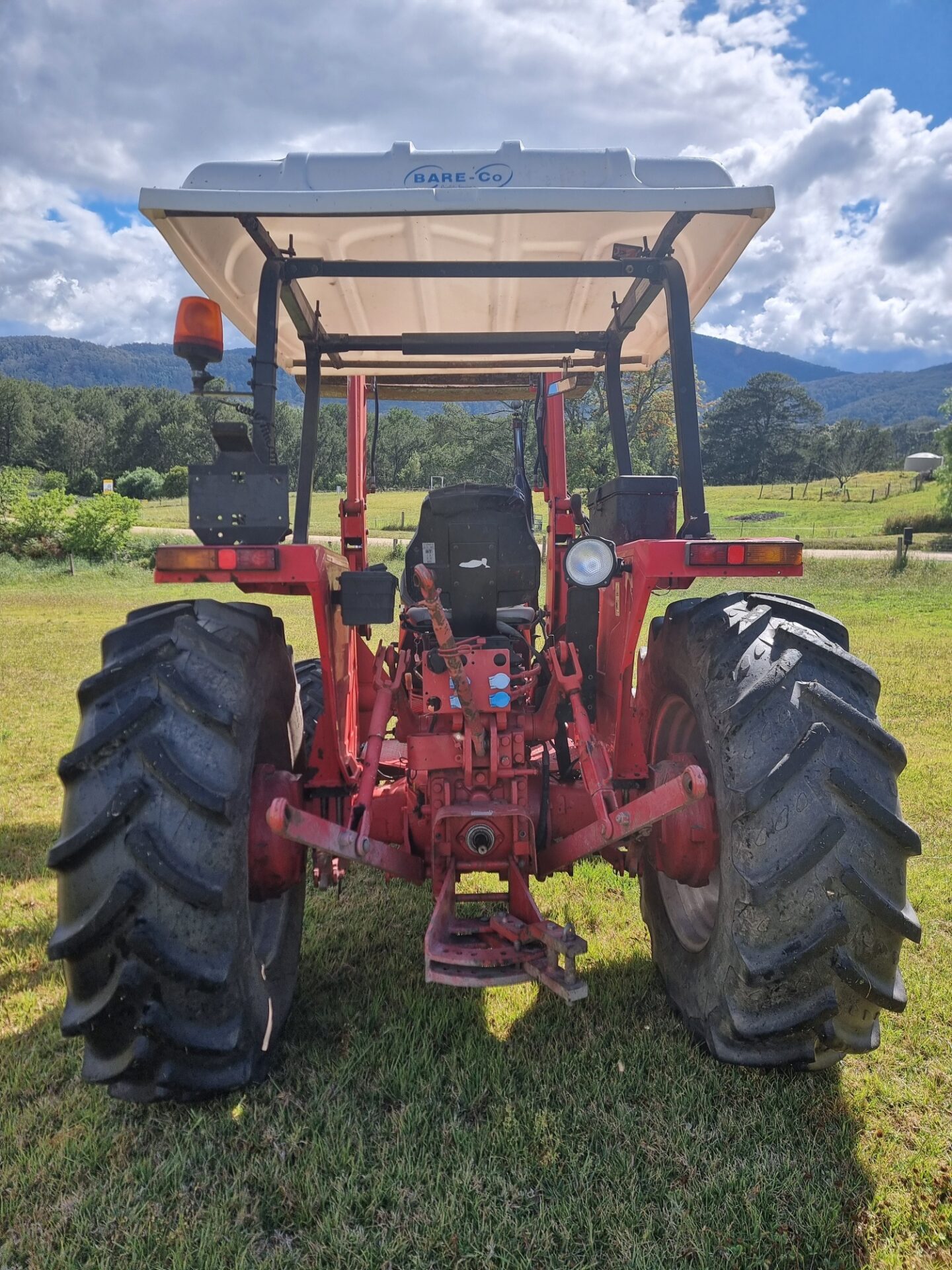 McCormick MB85 4wd tractor with loader and 4in1 bucket - Image 5