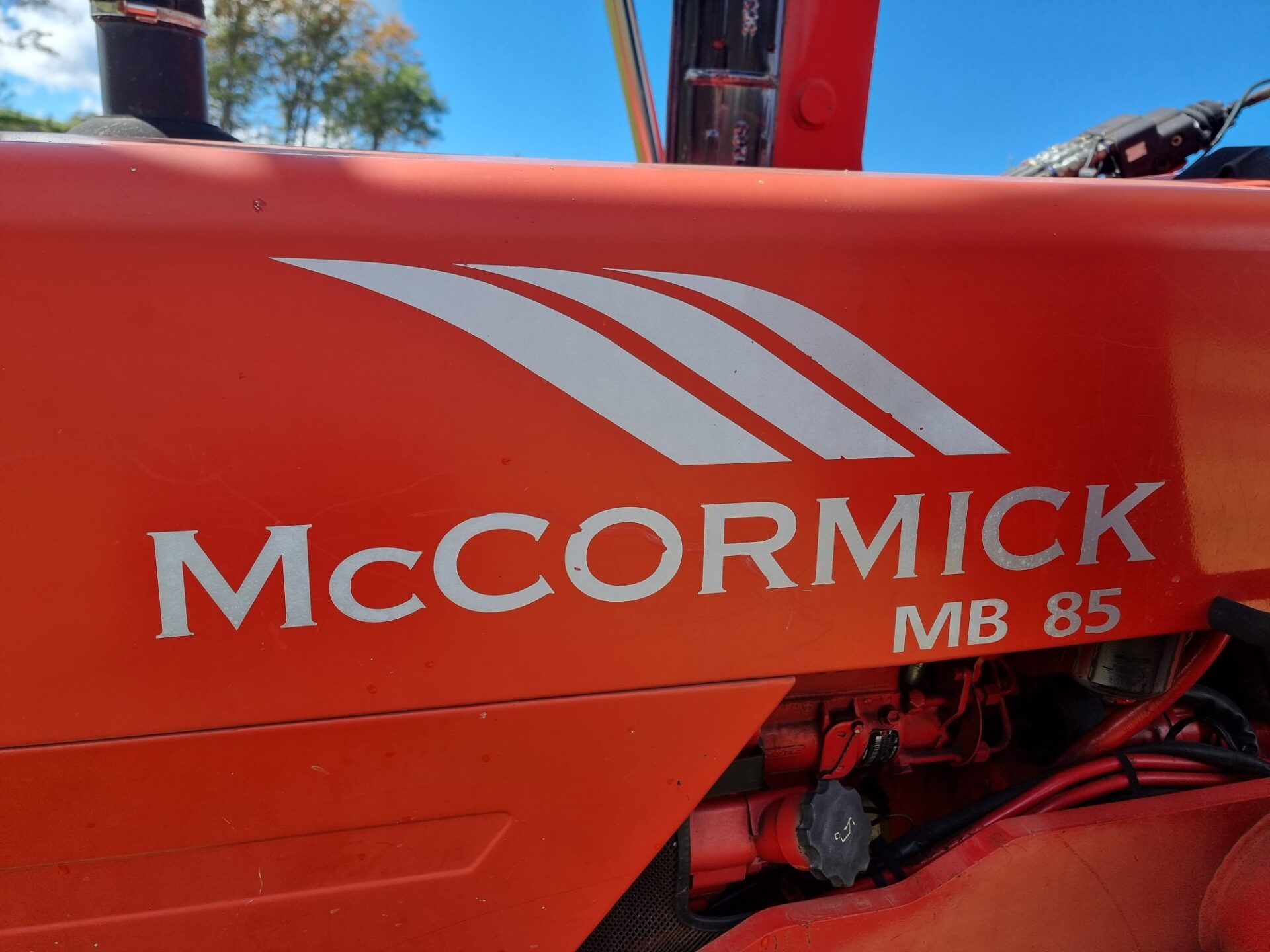 McCormick MB85 4wd tractor with loader and 4in1 bucket - Image 7